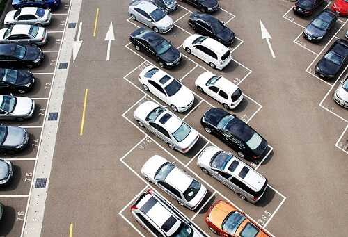 Demarcation of parking lots: safety and traffic