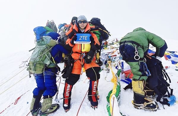 From Base to Peak ZTE Employee's Inspiring Climb to Mount Everest