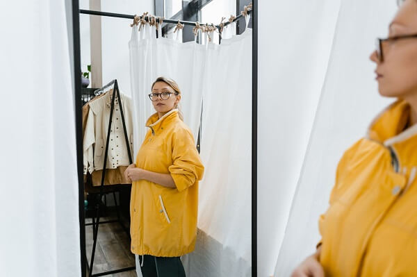 Virtual Fitting Rooms: Revolutionizing Online Shopping With Cutting-Edge Technology